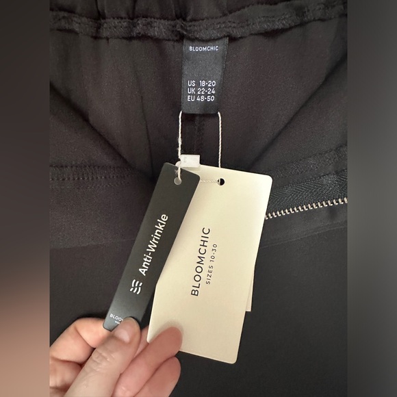 17. 👩🏻‍💼Bloomchic Black Button & Elastic Straight Leg Classic Pants- size 18/20 - Picture 5 of 12